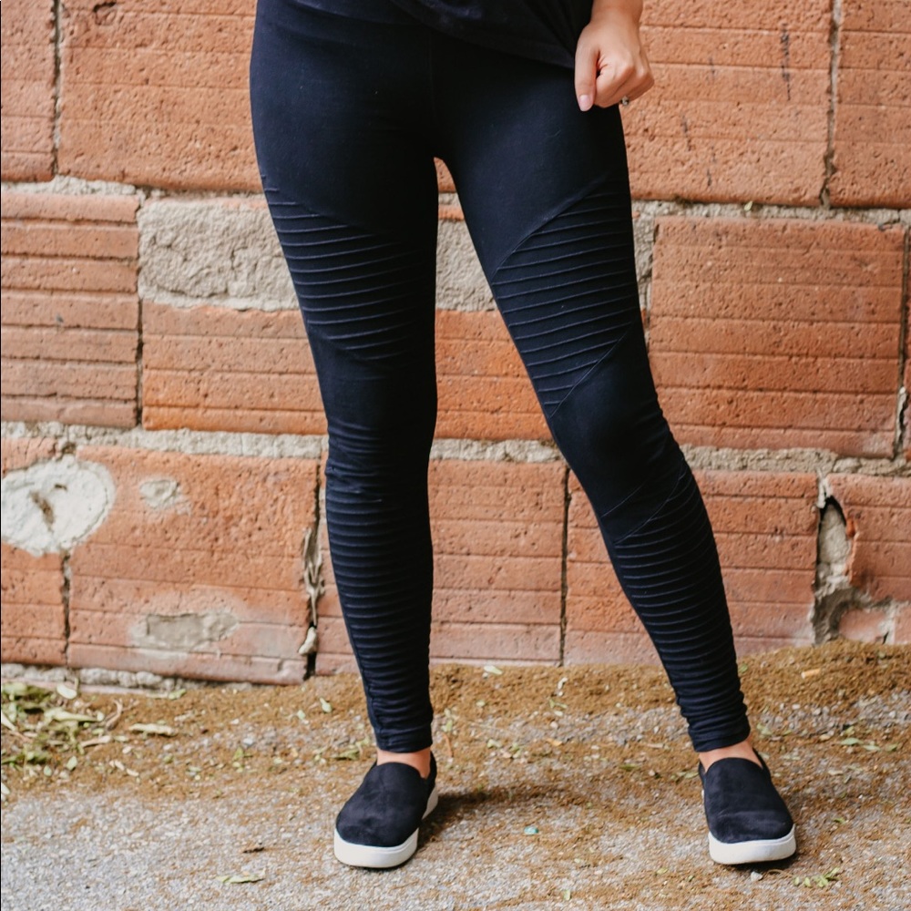 Black Ridged Leggings